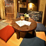 八女小町 - 一組限定の外席もあります！雰囲気満点のお席で鶏料理をどうぞ。