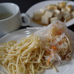 サラダバー付いてます