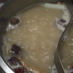 中国火鍋専門店 小肥羊 - 白湯スープのアップ