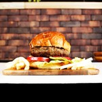 ダイニングバーザブルック - 定番のハンバーガー！肉厚で食べた時に肉汁が溢れます…