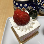 新宿高野 - あまおうフレーズ。生クリームとスポンジケーキが美味しかった('19/01/22)