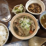 家庭料理居酒屋 よってって - ♪もつ煮定食　¥600