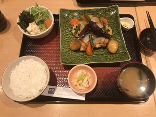 Ootoya - 鶏と野菜の黒酢のあん定食 (880円税込)