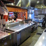 麺　藏藏 - ピカピカの厨房を見せて戴きました