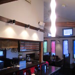 麺　藏藏 - 店舗入口付近から店内を臨む