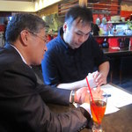 麺　藏藏 - 取材風景（店主：松島さん＝右）