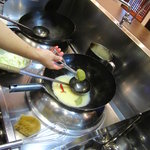 麺　藏藏 - バジル味噌を投入！