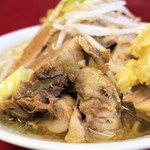 ラーメン二郎 - 豚の厚み