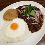 シャトーまるご - 濃厚ラムキーマカレー＋Ａ５和牛のメンチ