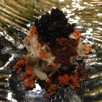 銀座くどう - 香箱蟹・蕎麦・キャビア 香箱蟹、嬉しい。外子と内子。蕎麦も美味しいんです。 キャビアがたっぷり。よく混ぜていただきます。