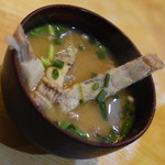 浜貞 - カワハギのあら汁（価格不詳）２０１９年１月