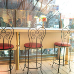 Serendipity 3 - 内観 原宿を見ながらのテラス席