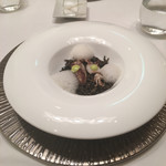 スリオラ - イカスミのフィデウア　ココナッツの泡とバジルのピューレ