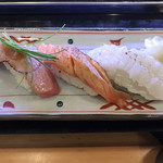 Sushi zammai - 炙り三貫セット５９０円。写真でも伝わると思いますが、炙ってあるのに立派に型が残ったえんがわが提供されました。美味しい〜（╹◡╹）