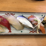 Sushi zammai - 技あり五貫にぎり６９０円。すしざんまいに来ると、ほほ毎回、こちらを注文します。全体的なバランスがとてもよく、コスパの高い商品だと思います（╹◡╹）