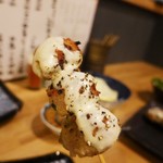 Sumibi Kushiyaki Yone - つくねチーズ　180円