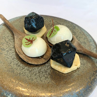 フィリップ・ミル 東京 - 食前酒に合わせたプティサレ
                    