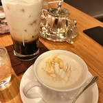 コーヒー ミキ - キャラメルモカ（手前）とアイスカフェオレ
