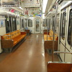 たからや - おまけ　昼間の地下鉄　地下鉄　八尾南（終点）行き・・・はガラガラ！　2011年10月