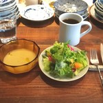 ブリコラージュ ブレッド アンド カンパニー ダイニング・カフェ - サラダのドレッシングが、ジェノベーゼに変わりました。やっぱりおいしい。(^ー^)　20190123