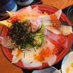 h Sandaime Amimotou Osensuisan - 名物 地魚海鮮丼(上) 