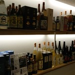 国兼酒店 - ウイスキー等の棚