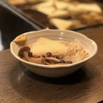 ODEN BAR 千代吟 - しらたき、焼白はんぺん、しめじ