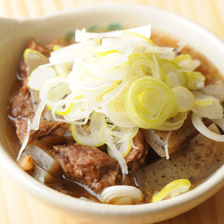 高コスパの一品料理も多彩なラインナップでお届け！