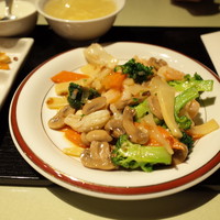 金香楼 - 野菜と海鮮のXO醤炒め　(夫の注文なので、こちら側からササっと撮影)