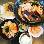 musashinoudonichiyahonten - よくばりさんの肉入りしいたけうどんとミニ豚丼・天ぷら3種盛