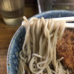 笠置そば - しまってるのに、中はもちっとして、小麦粉でうすまったそばの風味を最大限引き立てている