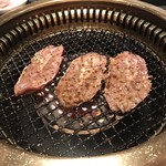 肉匠迎賓館 - ツラミ焼き焼き