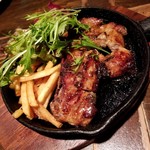 絵地尊 - オリジナル豚肉のスペアリブ 780円