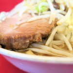 ラーメン二郎 - 豚の厚み