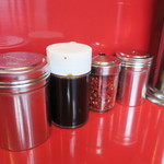 ラーメン二郎 - 卓上調味料