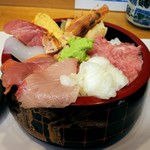 たぬきすし - てんこ盛りのネタには脱帽､おまかせ丼