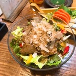 魚料理 いさり火 - マグロ唐揚げサラダ