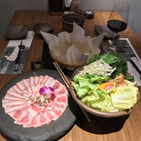 イベリコ屋 北新地店 - イベリコ屋 北新地店(大阪府大阪市北区堂島)イベリコ豚のコラーゲンしゃぶしゃぶ鍋コース