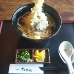 うどん ちくぜん - 何故か沢庵漬け