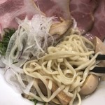 ふく流ラパス 分家 WADACHI - 特製あさりラパス
      麺は平打ちの太麺