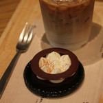 グリーン ビーン トゥ バー チョコレート 福岡店 - アイスカフェラテ、チョコレートタルト