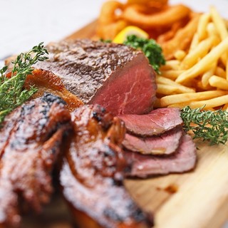 3種のメガ肉森セットやステーキなど、インパクト大なメニュー◎