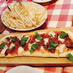 イタリア食堂TOKABO - マルゲリータとフライドポテト