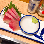 立呑み晩杯屋 - ブリ刺し250円