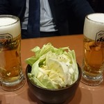 串揚げ じゅらく - お通しとアサヒスーパードライ520円