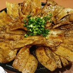 Kushiage Juraku - じゅらく名物しびれ豚皿  680円