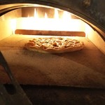 Wain Dokoro Oaji - ピザ窯で焼くピザは、モチモチ！