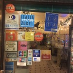 Angelo Feroci - たくさんのステッカーの中に日本のフリーペーパー「イタリア好き」がありました　取材したのかな