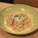 Osteria　EST ! - 半熟卵とベーコンのカルボナーラ　¥900