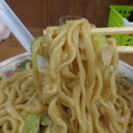 ラーメン二郎 - スープに上手く絡みます